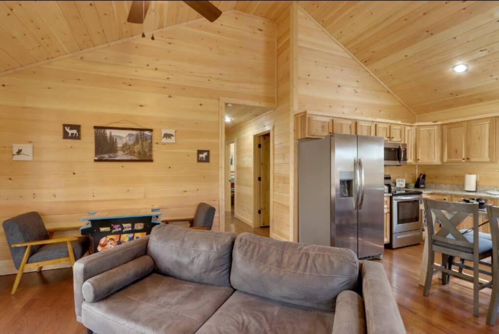 New Serene, Fun & Comfy Cabin- Covered Deck, Grill, Arcade Мърфи Екстериор снимка
