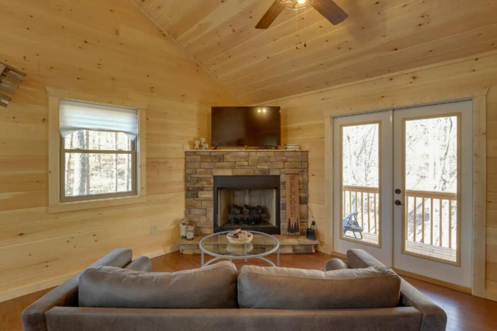 New Serene, Fun & Comfy Cabin- Covered Deck, Grill, Arcade Мърфи Екстериор снимка