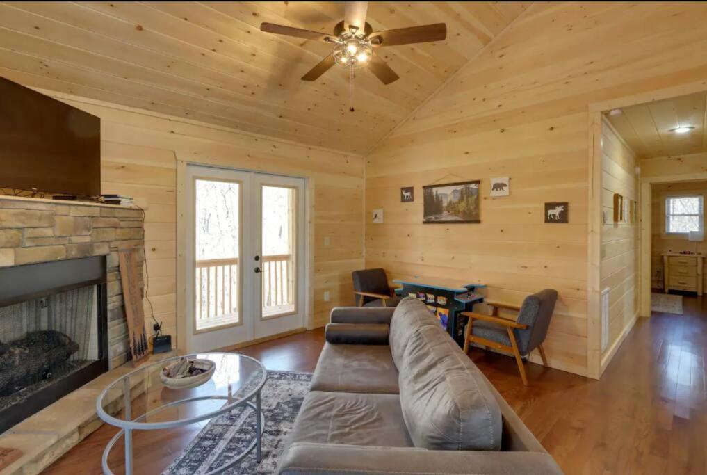 New Serene, Fun & Comfy Cabin- Covered Deck, Grill, Arcade Мърфи Екстериор снимка
