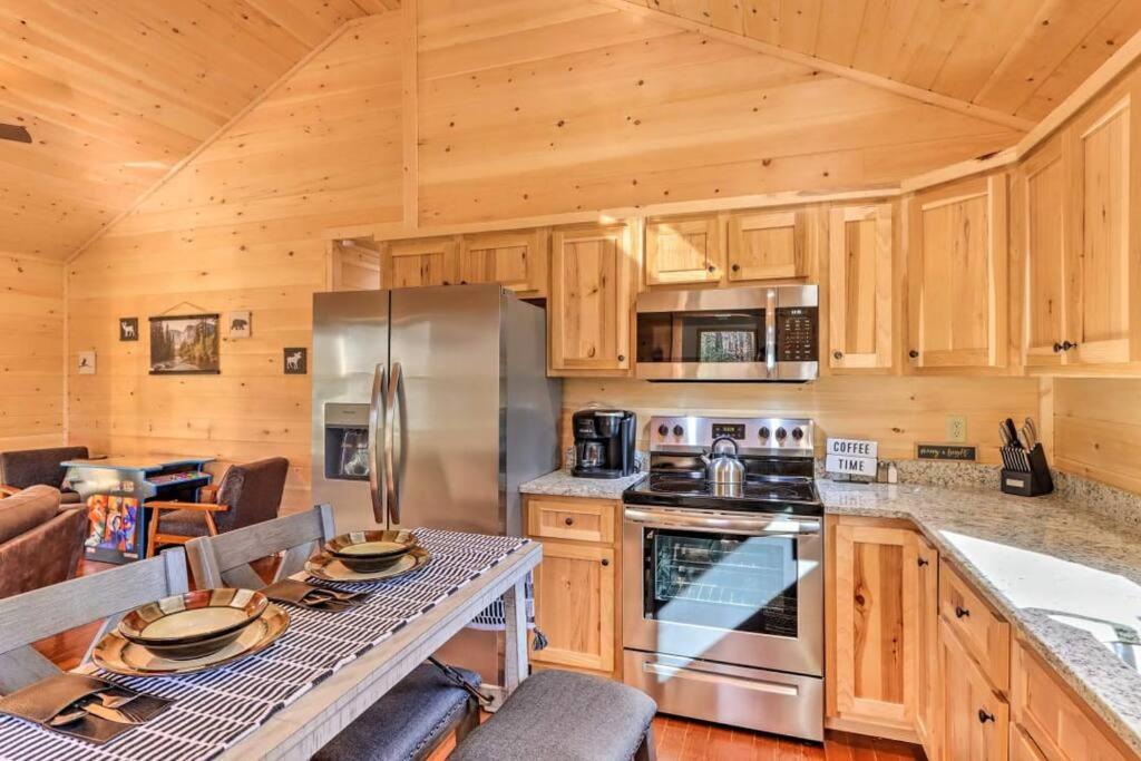 New Serene, Fun & Comfy Cabin- Covered Deck, Grill, Arcade Мърфи Екстериор снимка