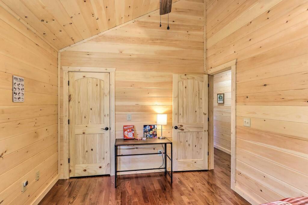 New Serene, Fun & Comfy Cabin- Covered Deck, Grill, Arcade Мърфи Екстериор снимка