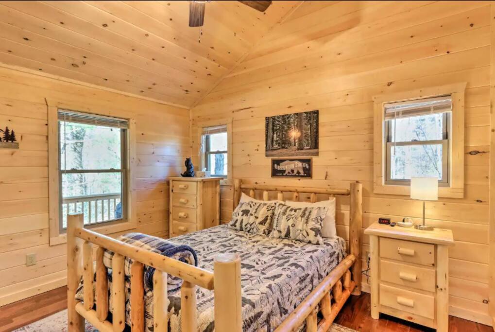 New Serene, Fun & Comfy Cabin- Covered Deck, Grill, Arcade Мърфи Екстериор снимка