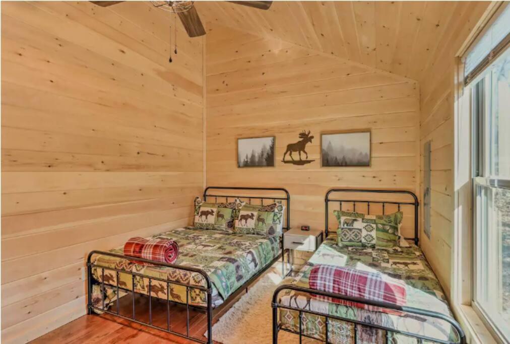 New Serene, Fun & Comfy Cabin- Covered Deck, Grill, Arcade Мърфи Екстериор снимка