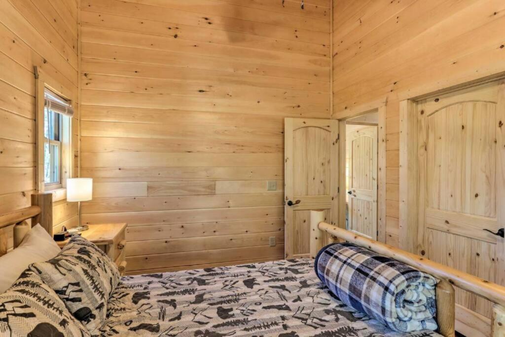 New Serene, Fun & Comfy Cabin- Covered Deck, Grill, Arcade Мърфи Екстериор снимка