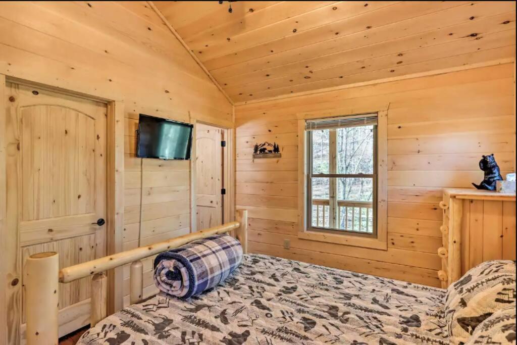 New Serene, Fun & Comfy Cabin- Covered Deck, Grill, Arcade Мърфи Екстериор снимка