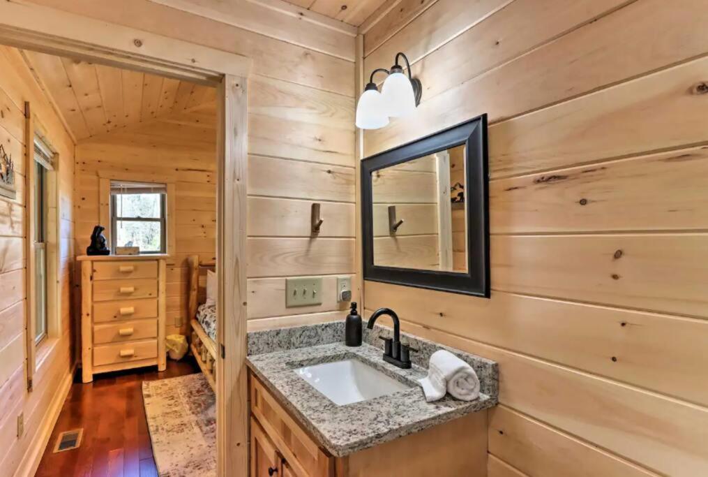 New Serene, Fun & Comfy Cabin- Covered Deck, Grill, Arcade Мърфи Екстериор снимка